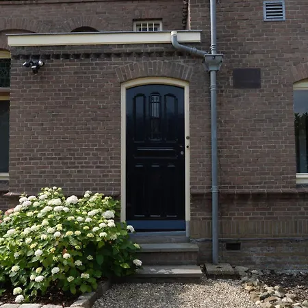 Vakantiewoning De Pastorie Boven-Leeuwen